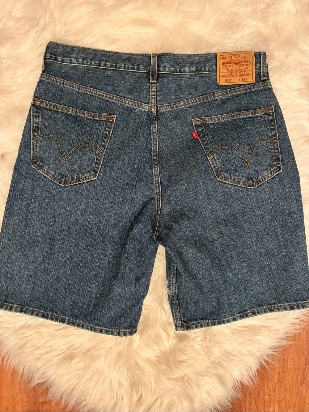Levi’s 550 Sz 36 Relaxed Fit Mens Jean Shorts